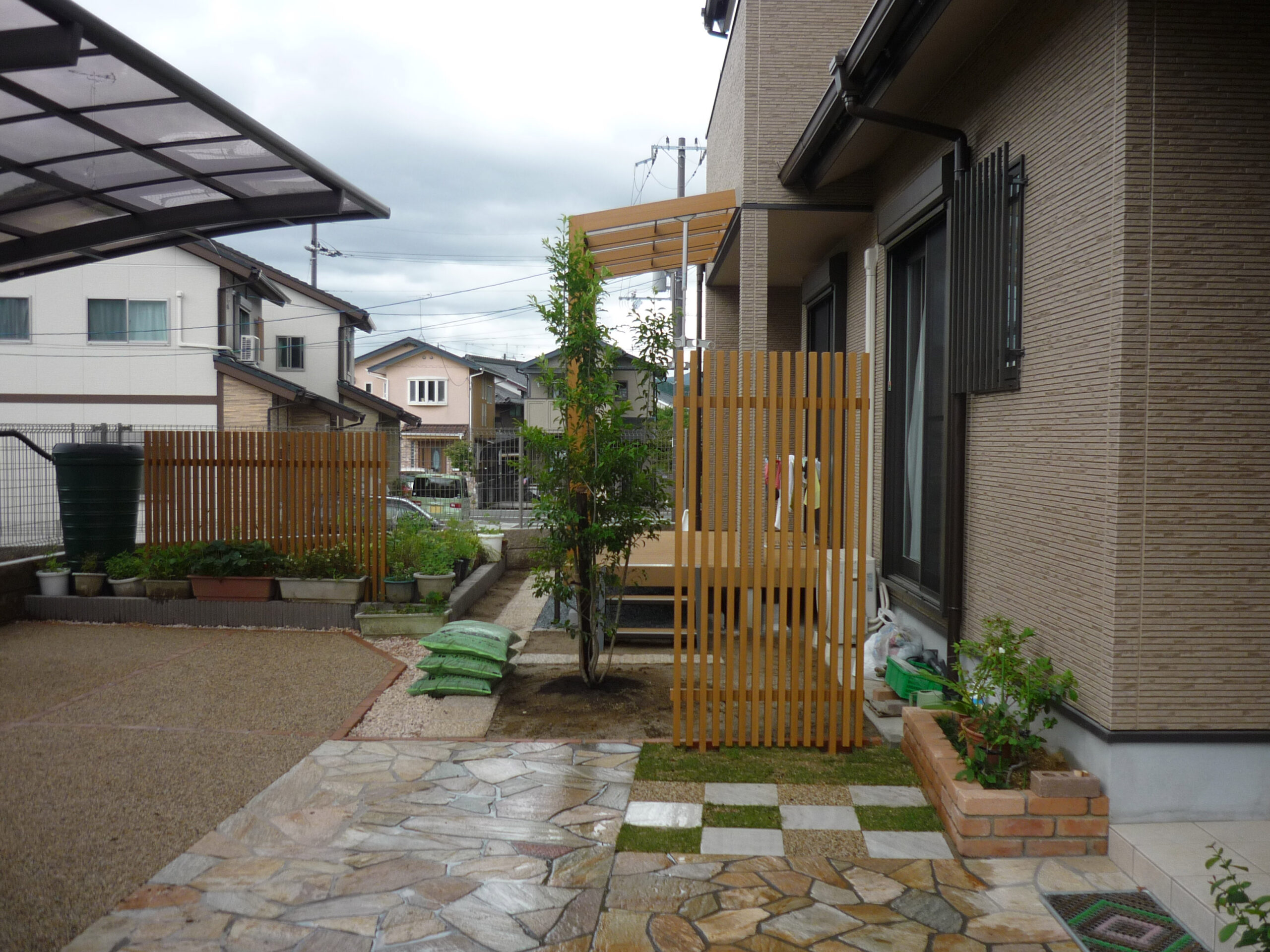 三世帯で暮らしているご家族のお庭リフォーム