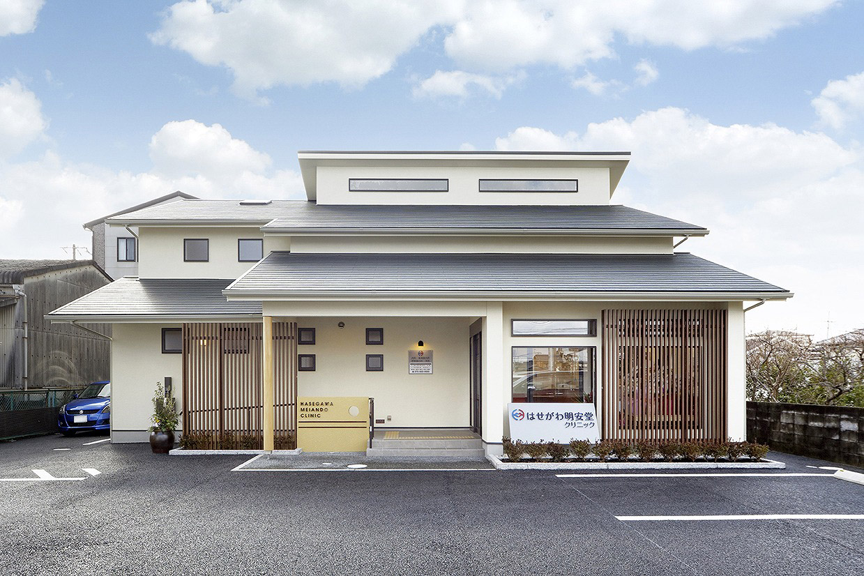 品よく目立つ、和モダンなクリニック