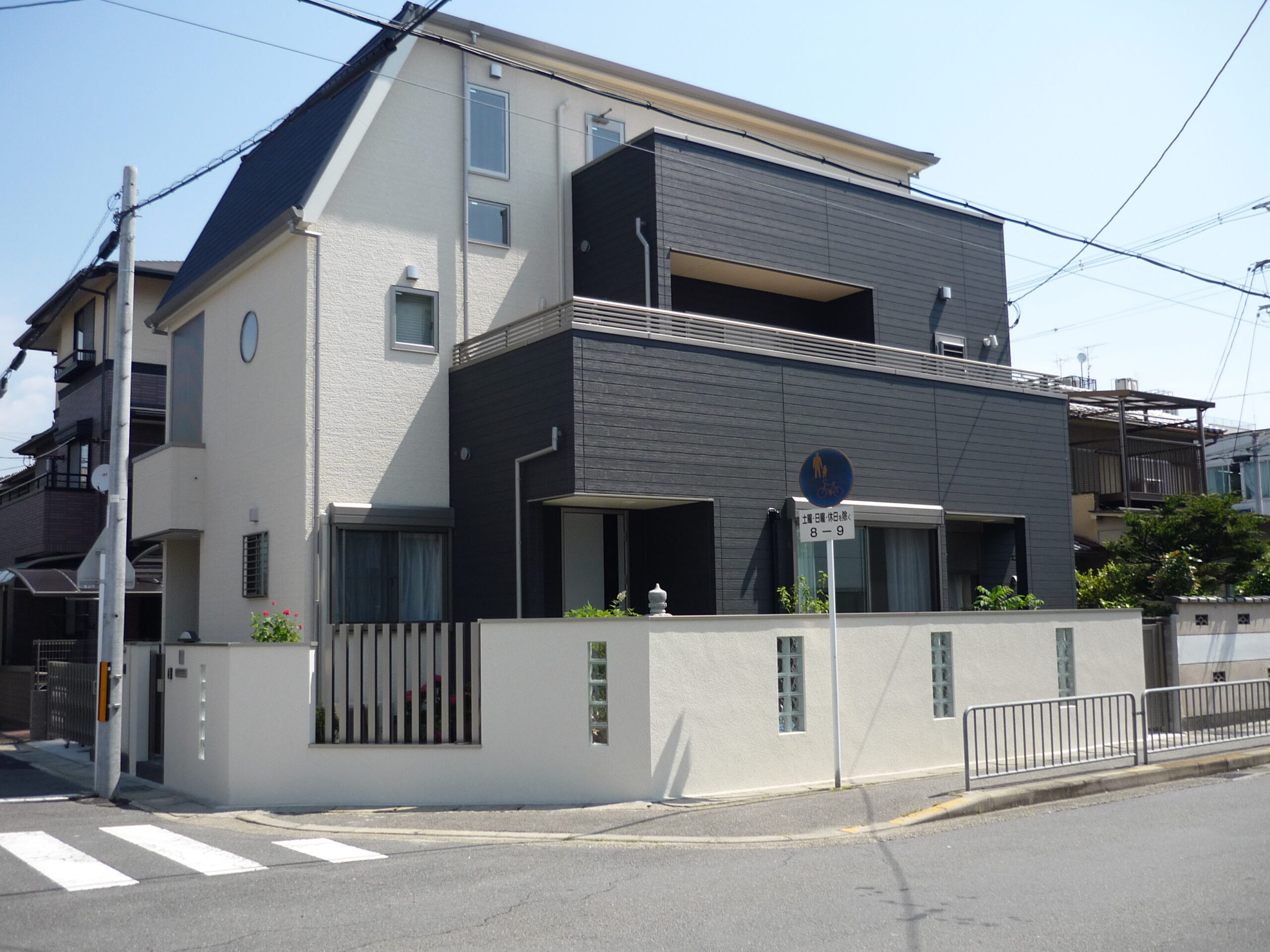 親子2世帯住宅のクローズ外構